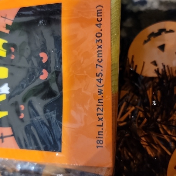 Halloween Decor bundle Pumpkins, garland, garden flag, Vintage Pillsbury book - Picture 9 of 9